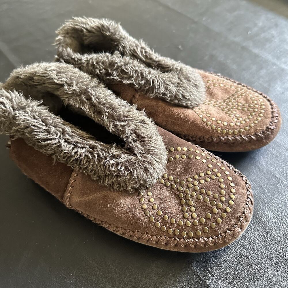 Lucky Brand Women’s 8.5 Moccasin Slippers Brown Suede Studded Peace Faux Fur
